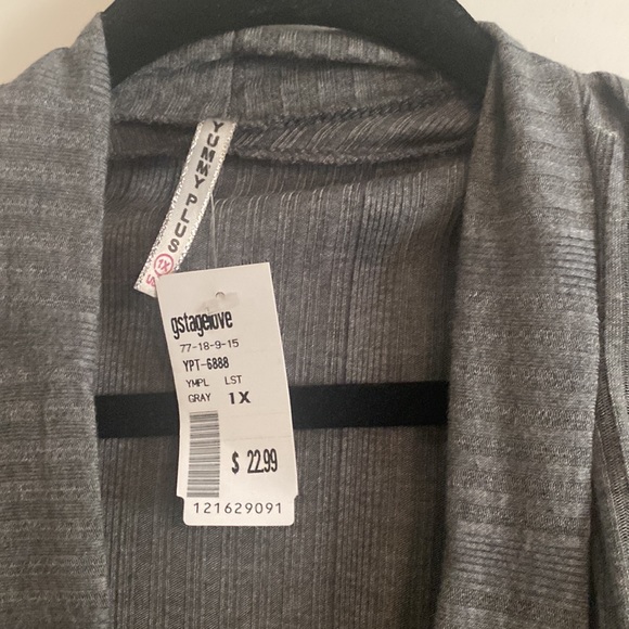 GStagelove Wrap Top - Picture 2 of 7